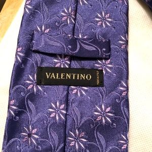 Men’s Valentino tie